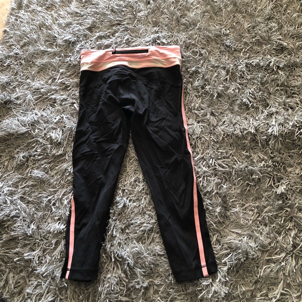 Lululemon crop size 4 excellent condition